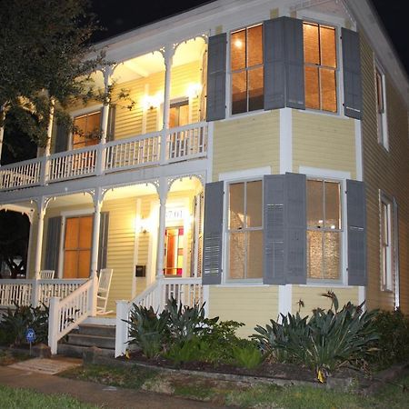 Historic 1899 Home For Summer Galveston Buitenkant foto